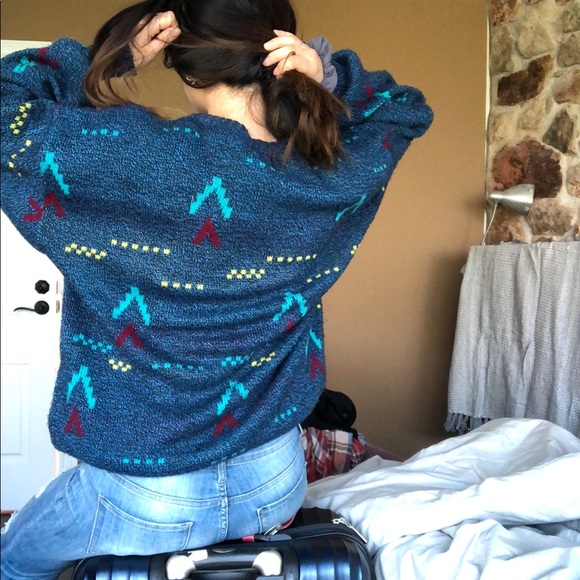 SOLD Vintage Sweater - Picture 2 of 4